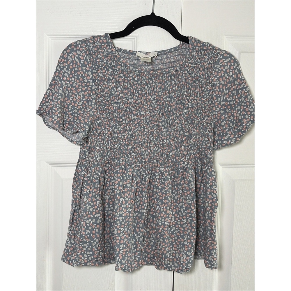 Urban Romantics Smocked Peplum Top Womens Size L Grey Pink Floral Rayon Blouse